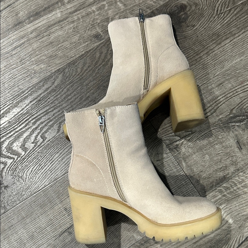 Dolce Vita Cream Heeled Boots - Picture 5 of 9